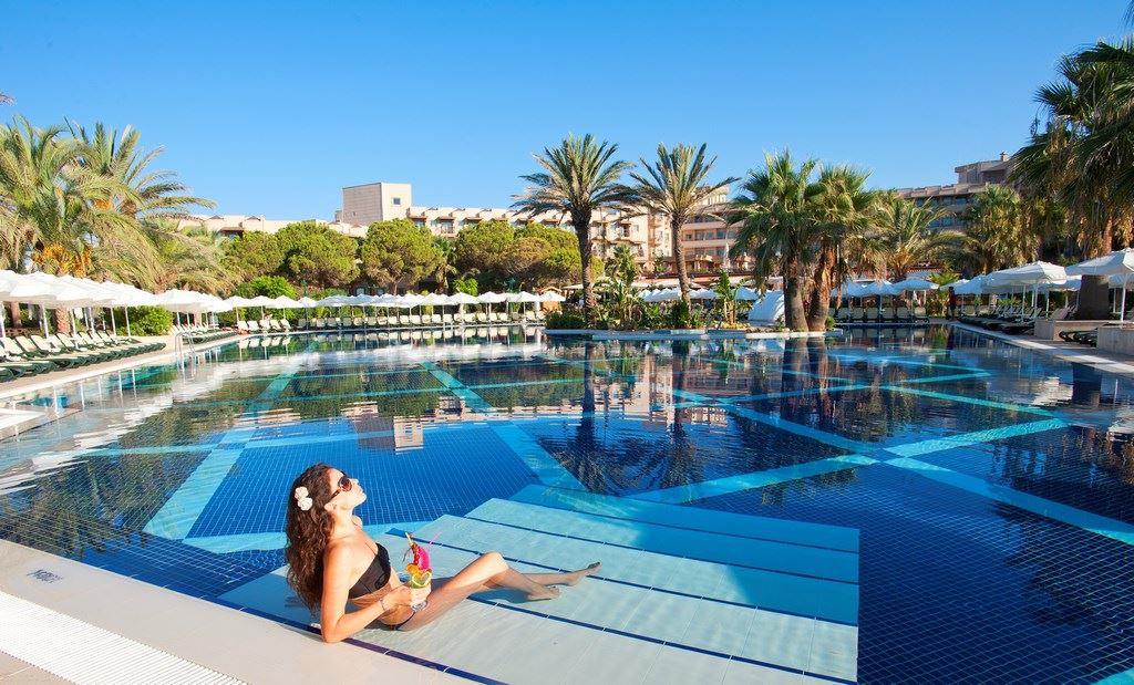 СRYSTAL TAT BEACH GOLF RESORT & SPA