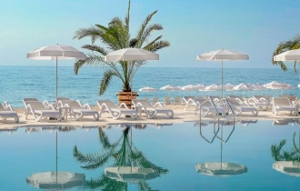 Moko Beach by Grifid