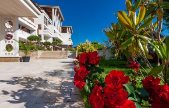 Apolonia Resort