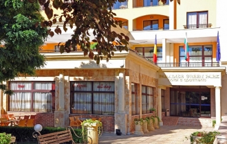 Paradise Green Park Aparthotel