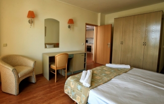 GRAND HOTEL NIRVANA (ex. Grand Hotel Oasis)