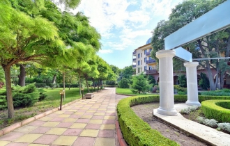 Estreya Palace