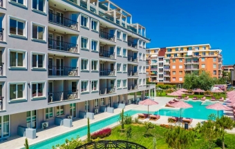 J’Adore Secret Garden: Французький шик на Сонячному березі