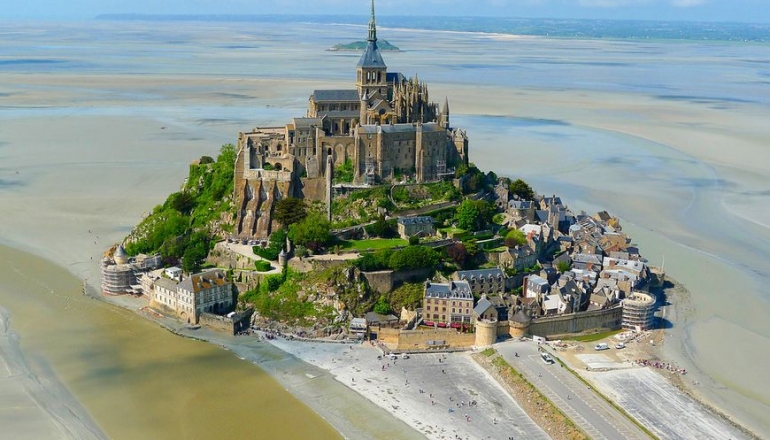 Загадки средневековой Франции и Ола, Барселона!! Загадки средневековой Франции и Ола, Барселона!!