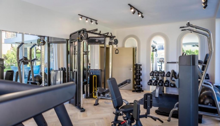 J’Adore Secret Garden: Французький шик на Сонячному березі