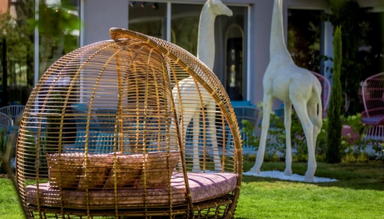 J’Adore Secret Garden: Французький шик на Сонячному березі J’Adore Secret Garden: Французький шик на Сонячному березі