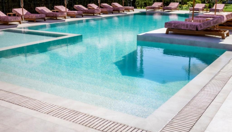 J’Adore Secret Garden: Французький шик на Сонячному березі