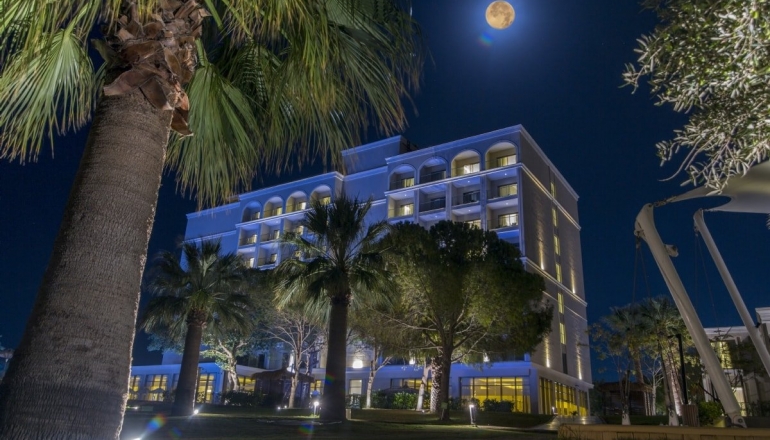 THE ROXY LUXURY MOON 5 THE ROXY LUXURY MOON 5