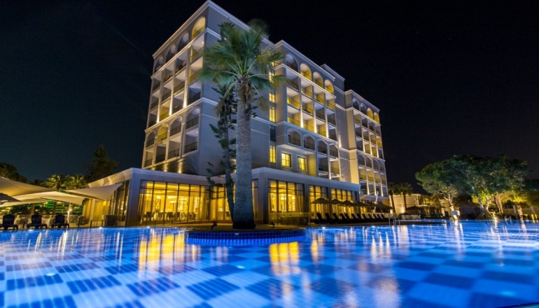 THE ROXY LUXURY MOON 5 THE ROXY LUXURY MOON 5