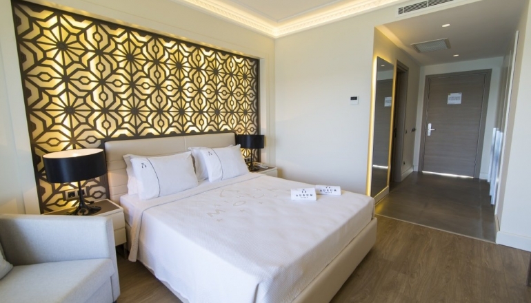 THE ROXY LUXURY MOON 5 THE ROXY LUXURY MOON 5