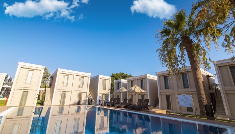 THE ROXY LUXURY MOON 5 THE ROXY LUXURY MOON 5