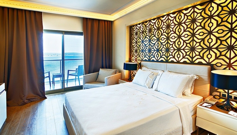 THE ROXY LUXURY MOON 5 THE ROXY LUXURY MOON 5