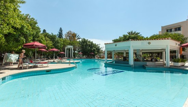 Crown Resort Henipa 3
