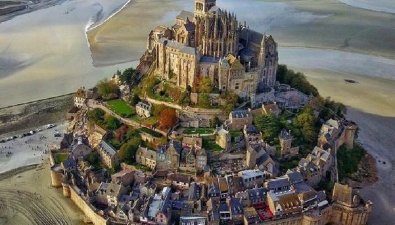 Загадки средневековой Франции и Ола, Барселона!! Загадки средневековой Франции и Ола, Барселона!!