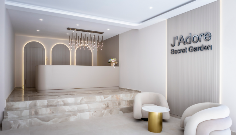 J’Adore Secret Garden: Французький шик на Сонячному березі J’Adore Secret Garden: Французький шик на Сонячному березі