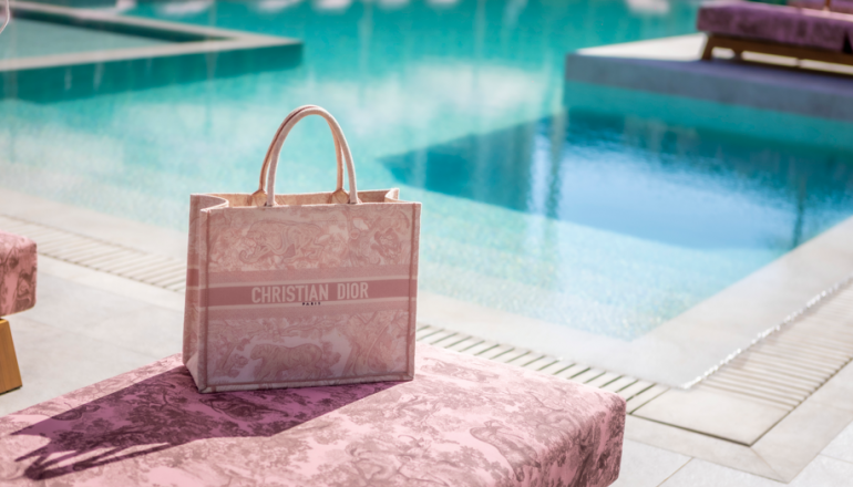 J’Adore Secret Garden: Французький шик на Сонячному березі J’Adore Secret Garden: Французький шик на Сонячному березі