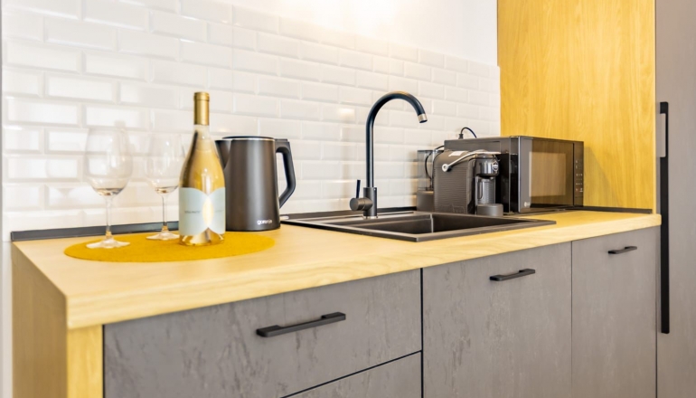 J’Adore Secret Garden: Французький шик на Сонячному березі J’Adore Secret Garden: Французький шик на Сонячному березі