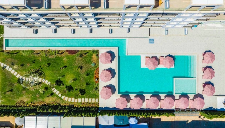 J’Adore Secret Garden: Французький шик на Сонячному березі J’Adore Secret Garden: Французький шик на Сонячному березі