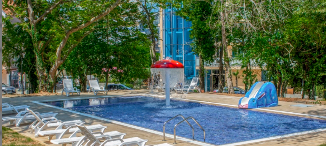 Queen Nelly Park Hotel