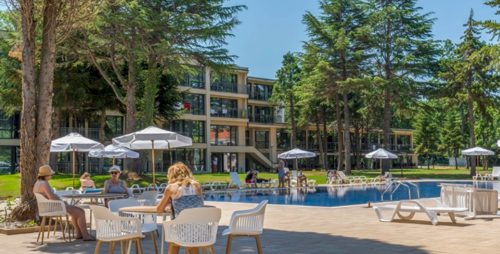 Queen Nelly Park Hotel