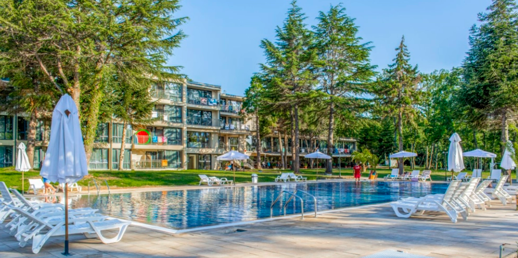 Queen Nelly Park Hotel