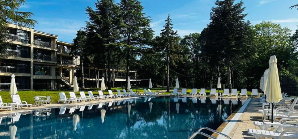 Queen Nelly Park Hotel